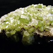 グリーンガーネット原石