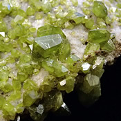 グリーンガーネット原石