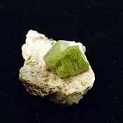 グリーンガーネット原石