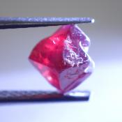 天然レッドスピネル　原石
