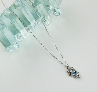 K18WGアクアマリンペンダント