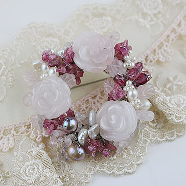 Flower Wreath*天然石ブローチ